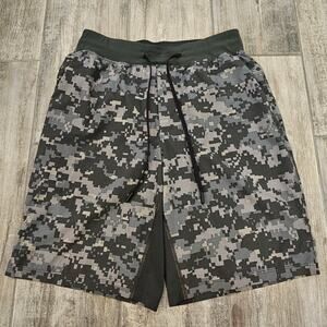Lululemon T.H.E. Short 9" Green Camo Mens Size S Lined Training Athletic Gym